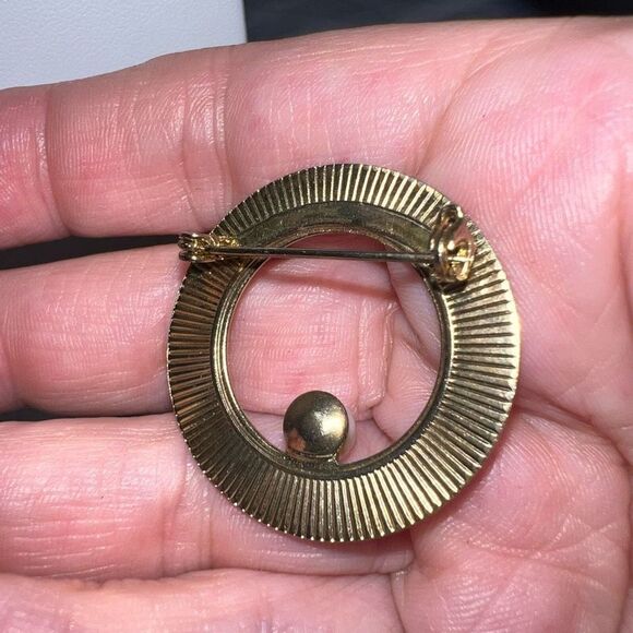 Vintage MCM Gold Tone and Faux Pearl Circular Brooch - Picture 4 of 5